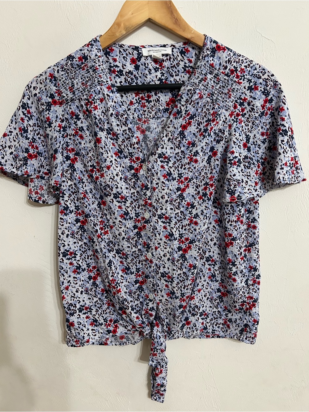 beachlunchlounge Light Blue Floral Button-Front Tie-Hem Blouse